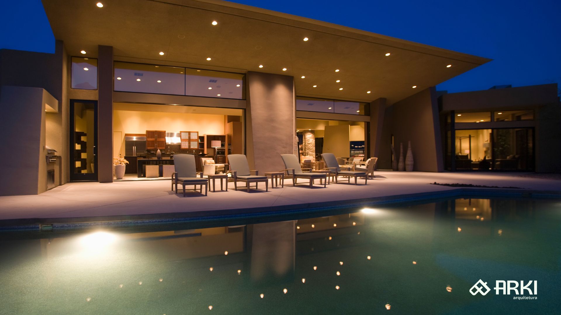 Casa Moderna à Noite